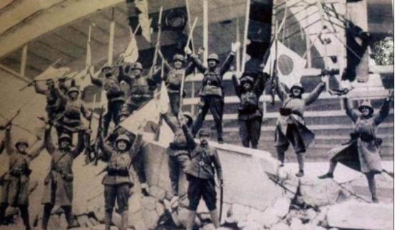 二战时期，日军“膏药旗”人手一面，这究竟有着怎样特殊的意义？