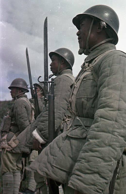 一组由苏联人拍摄，真实反映1949年解放军战斗风貌的老照片