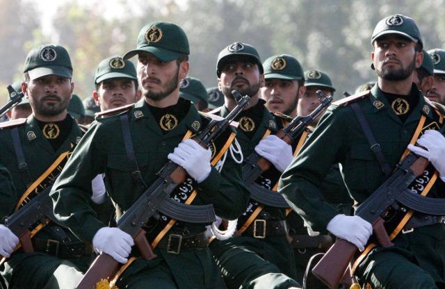 已经有国防军，为何伊朗还要组建革命卫队？得知真相后真觉得庆幸