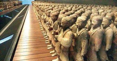 汉高祖刘邦的陪葬墓中，意外发现三千兵马俑和银缕玉衣