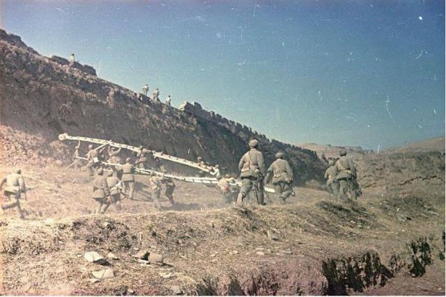 一组由苏联人拍摄，真实反映1949年解放军战斗风貌的老照片